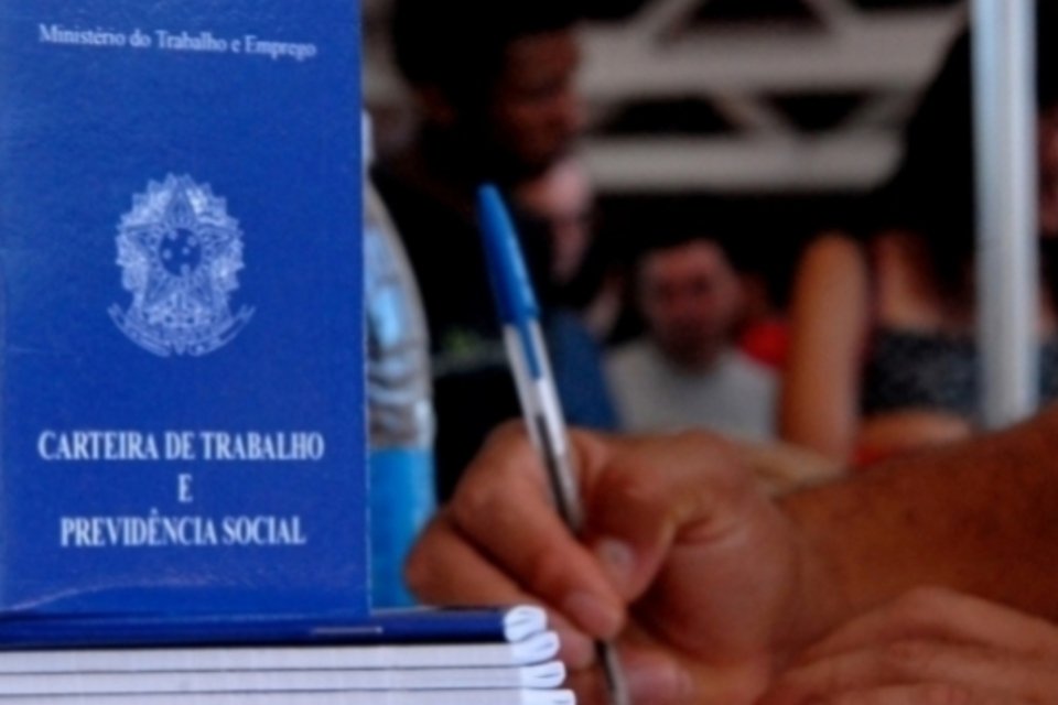 Governo prevê criação de 5 milhões de empregos até abril