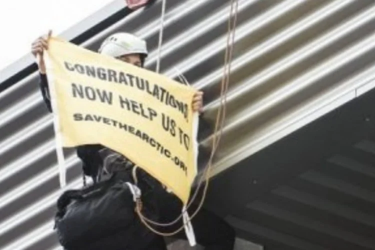 Greenpeace  (©afp.com / Eric Lalmand)