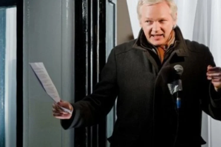 assange (©afp.com / Leon Neal)