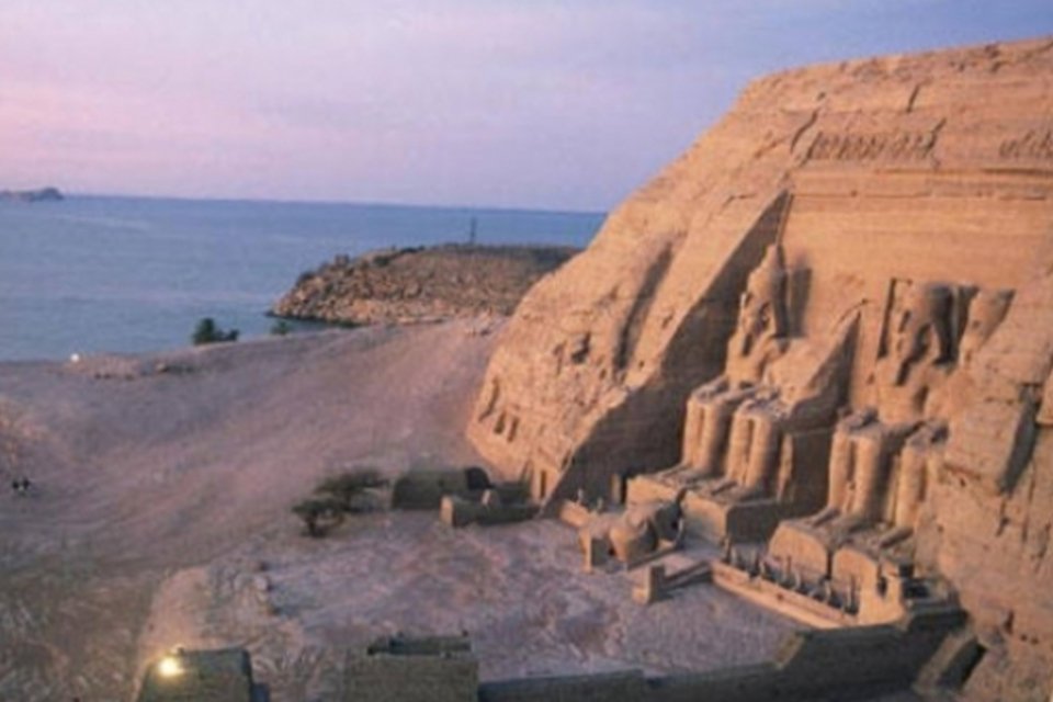 Estátua de Ramsés II com mais de 3 mil anos é encontrada