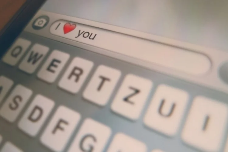 imessage (Flickr.com/alpima)