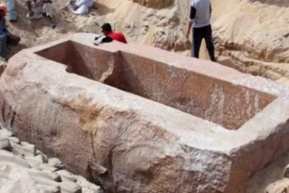 Arqueólogos descobrem tumba de faraó Sobekhotep I