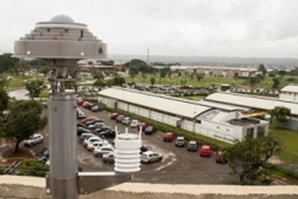 UnB inaugura estação óptica a laser de programa russo