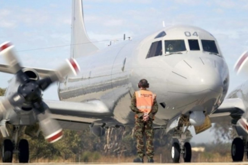 Satélite francês também mostra possíveis destroços de avião, diz Malásia