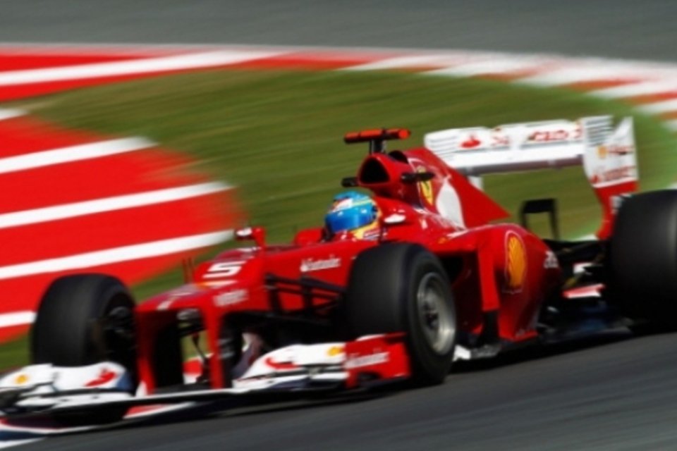 Ferrari acerta datas com Pirelli para testes de novos pneus