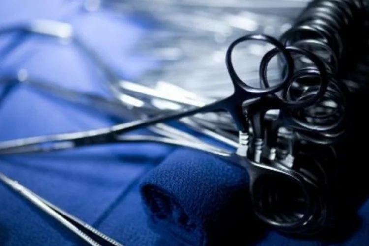 Cirurgia: número de pessoas que fez mudança de sexo subiu de 23 para 34 entre 2015 e 2016 (AFP)