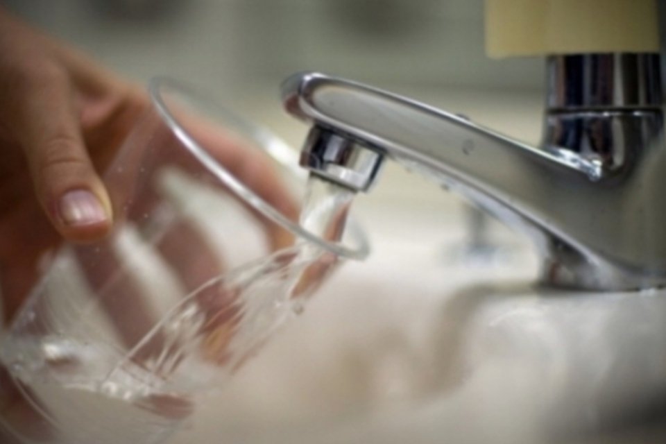 Brasileiro mantém nível de desperdício de recursos naturais