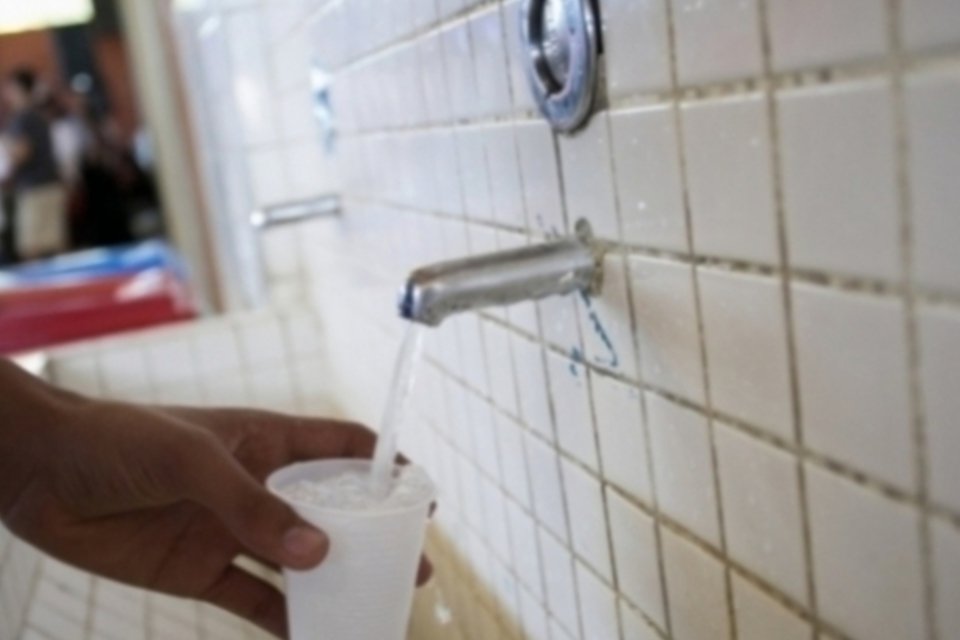 Até hospital e escola têm água cortada pela Sabesp