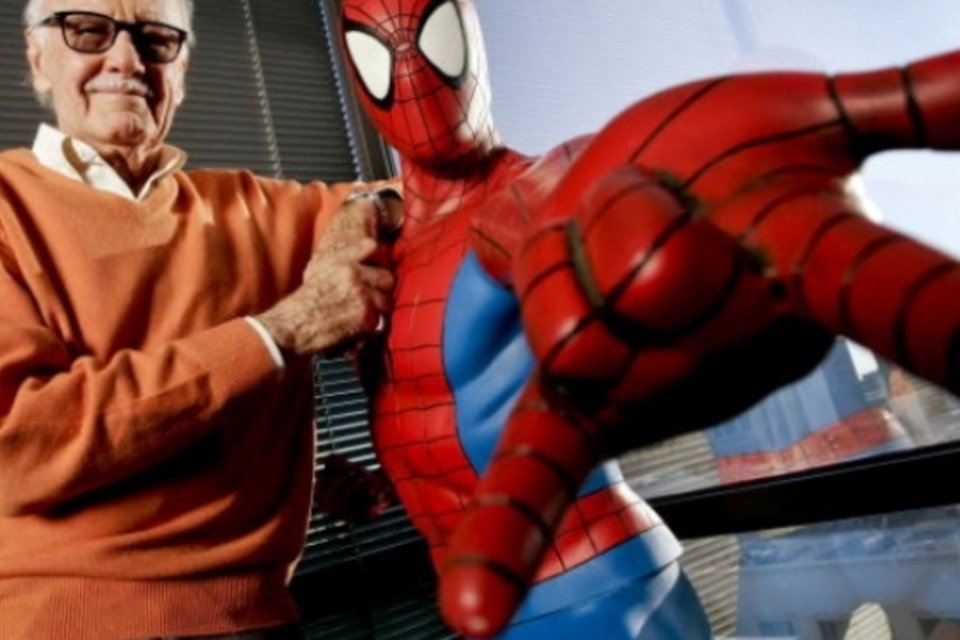 Stan Lee acha que deve aparecer em Batman vs. Superman