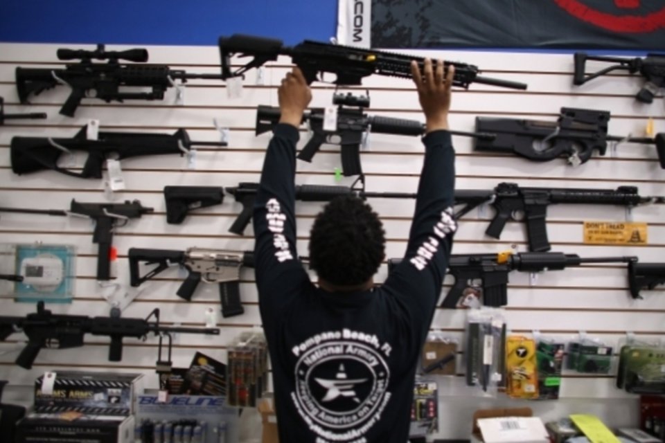 Venda de armas bate recorde nos EUA na "Black Friday", diz FBI