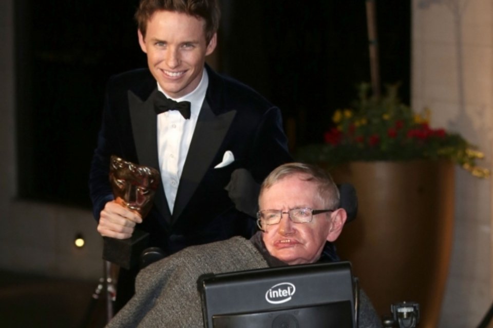Stephen Hawking entrega Bafta de Melhores Efeitos Especiais