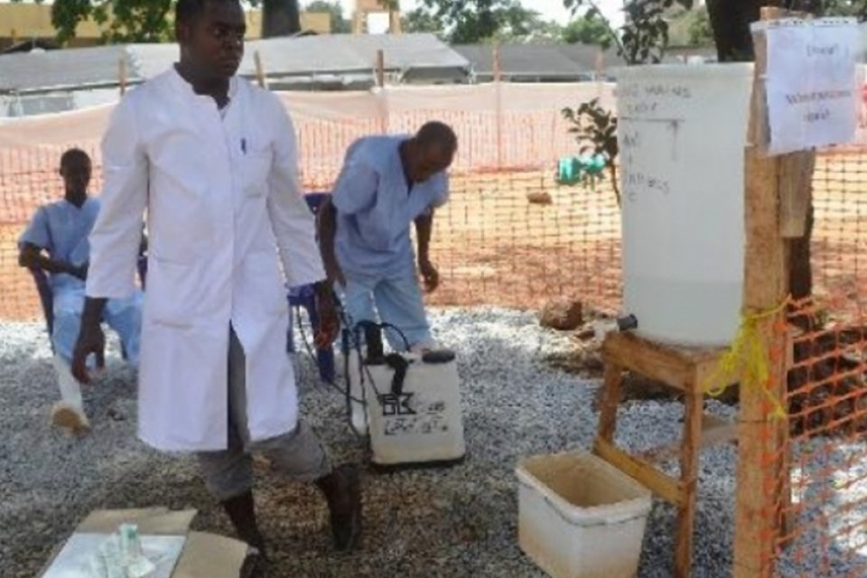 OMS pede medidas drásticas contra o Ebola e convoca reunião