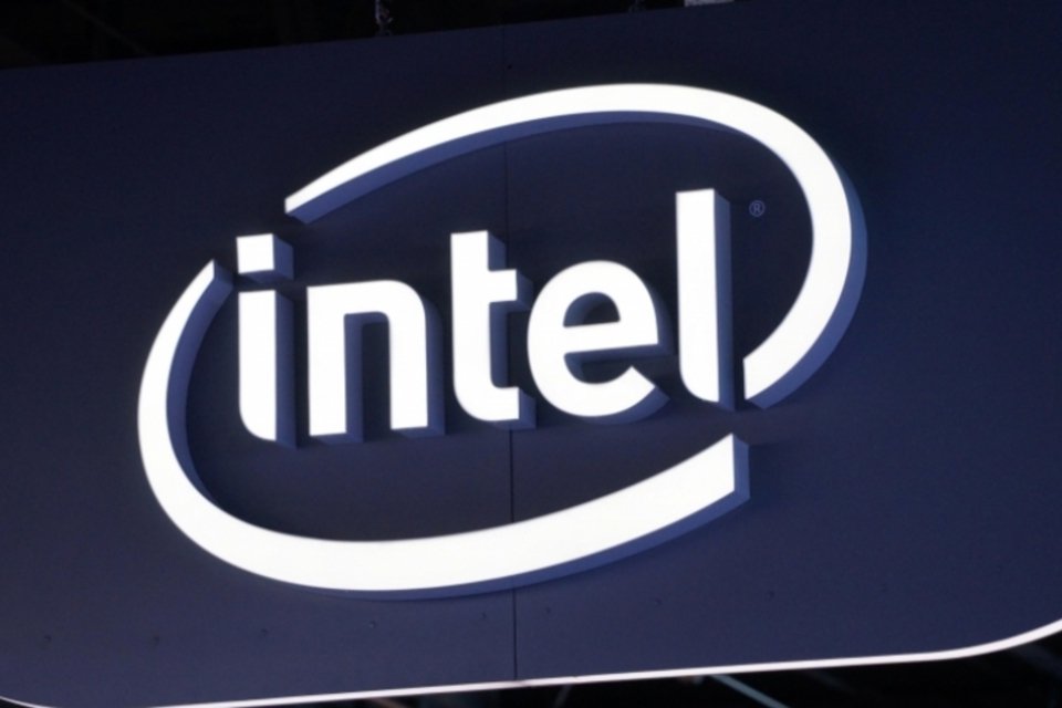 Intel prevê receitas decepcionantes; ações caem