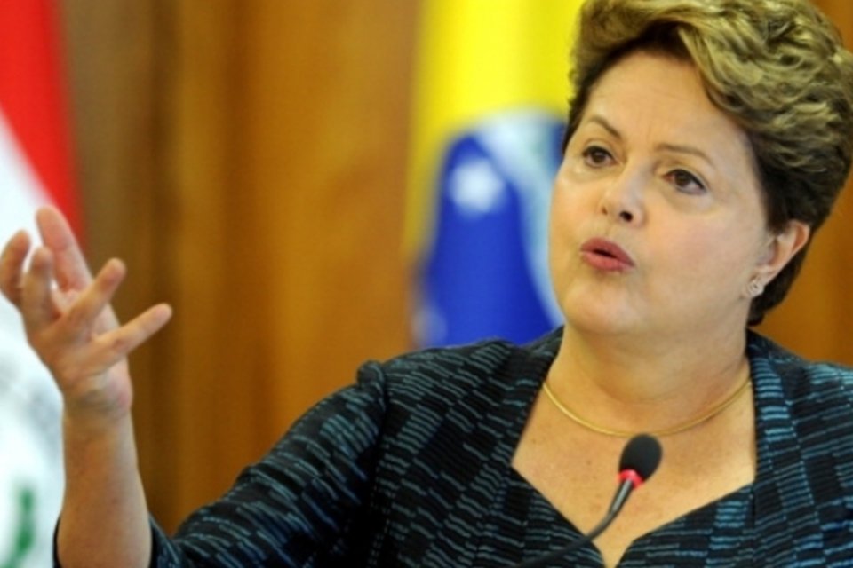 Dilma presta homenagem a professores no Twitter