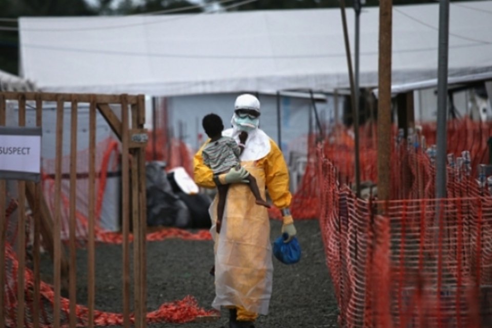 OMS registra mais de nove mil mortos por ebola nos três países mais afetados