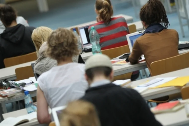 Universidade: o número equivale a menos da metade dos jovens brancos (Getty Images)