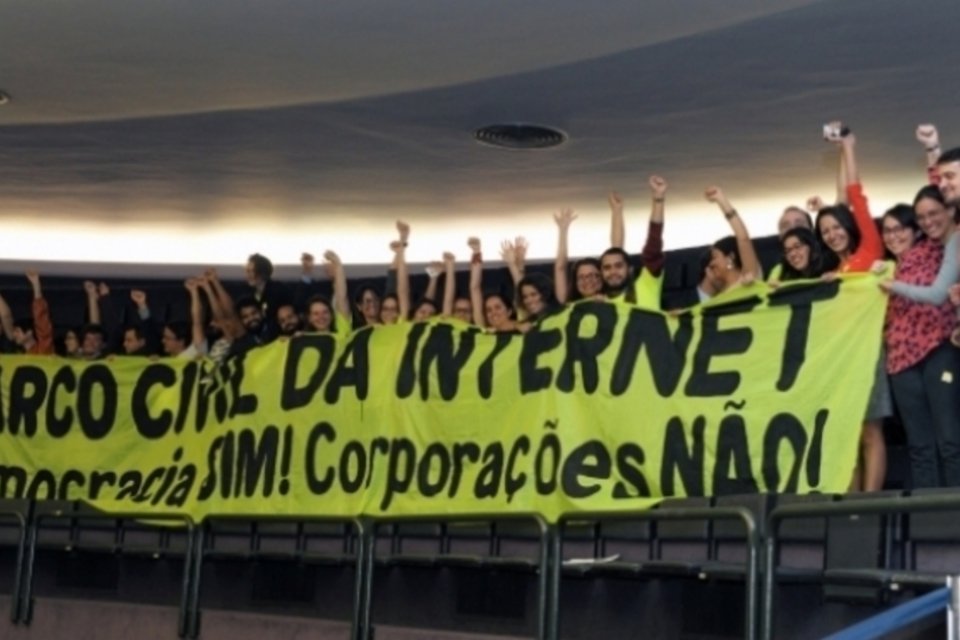 Senado aprova Marco Civil, e projeto segue para sanção de Dilma