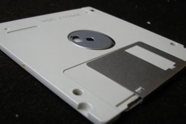 floppy (Flickr.com/tonyjcase)