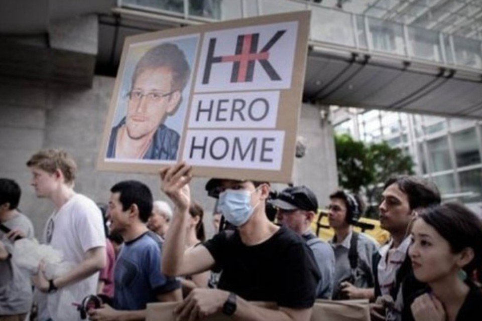 Três voos que poderiam transportar Snowden são cancelados
