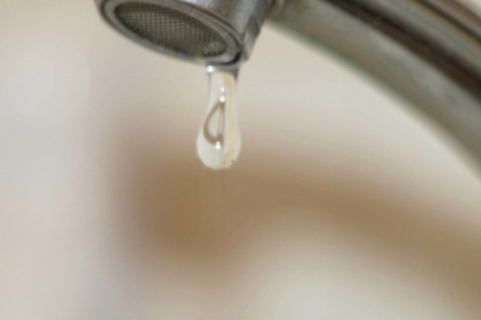 Sabesp propõe aumento na conta de quem aumentar consumo
