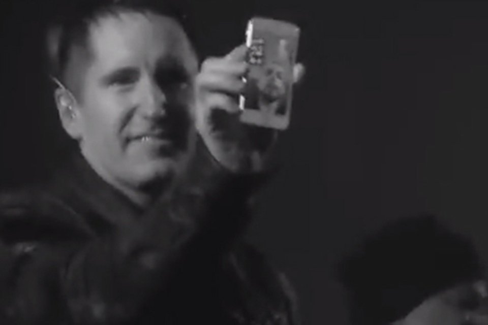 Vocal do Nine Inch Nails faz FaceTime com fã em estado terminal durante show