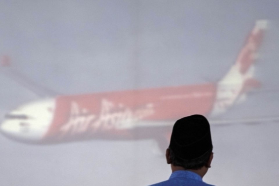 Gelo pode ter provocado queda do avião da AirAsia, diz agência meteorológica