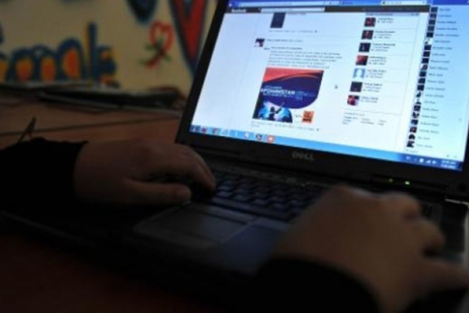 Facebook é denunciado por manipular emoções de usuários