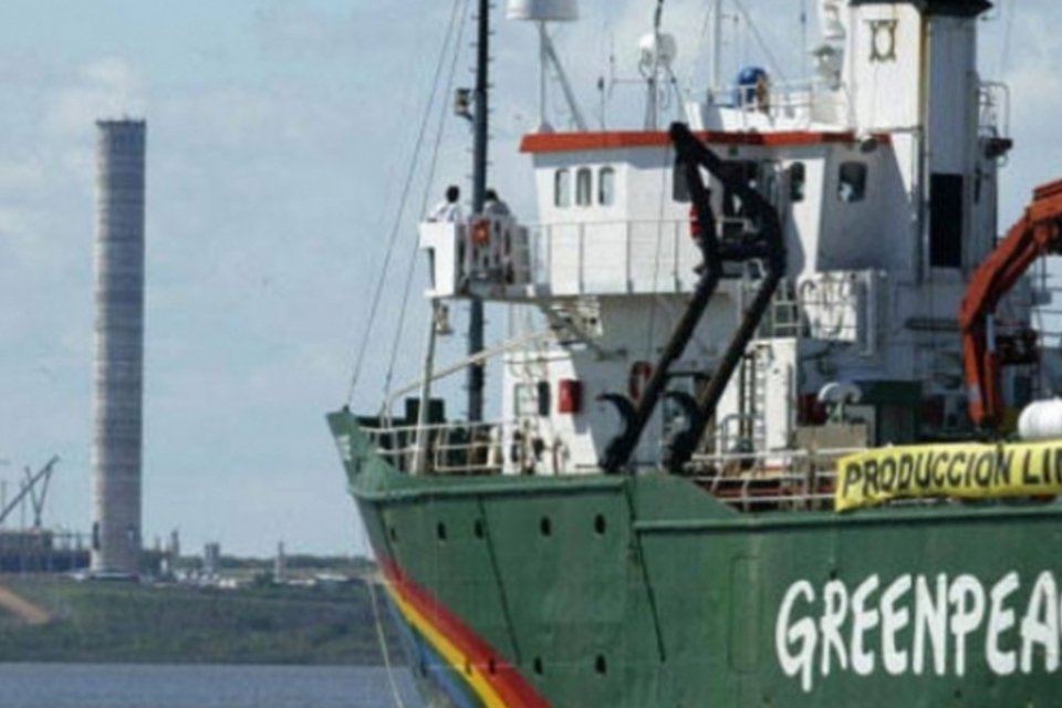 Rússia encerra caso contra membros do Greenpeace