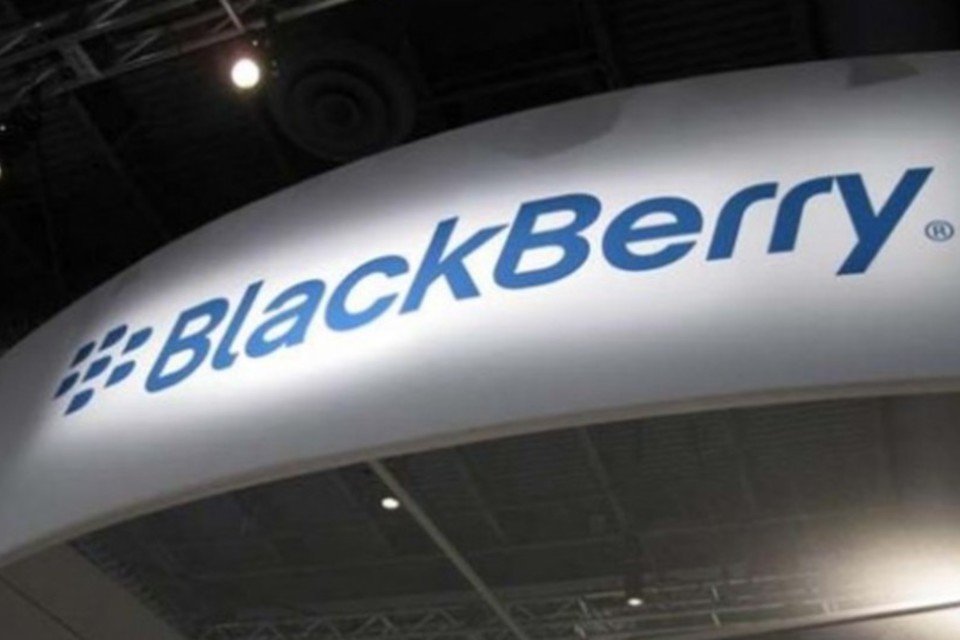 Ação da BlackBerry cai após analista rebaixar recomendação