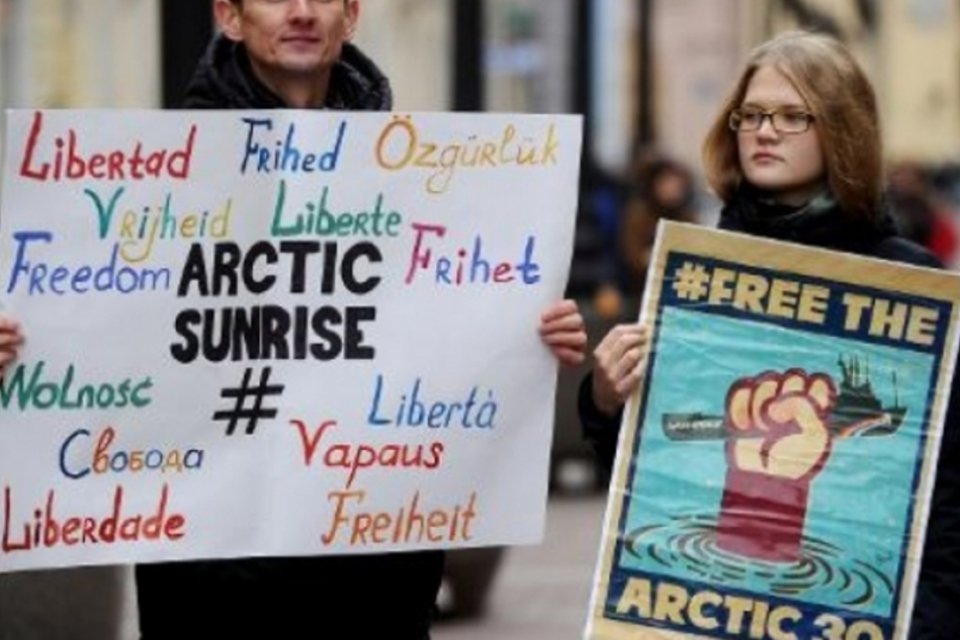Membros do Greenpeace denunciam condições da detenção na Rússia
