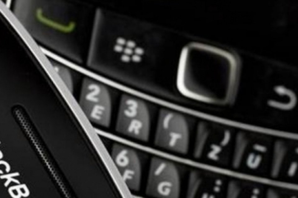 BlackBerry anuncia corte de 4,5 mil funcionários e perdas de US$ 1 bi