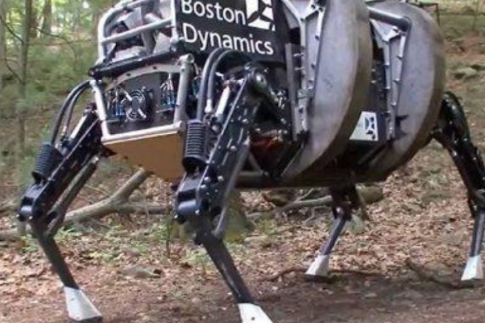 Boston Dynamics apresenta cachorro robótico que não perde equilíbrio ao ser chutado