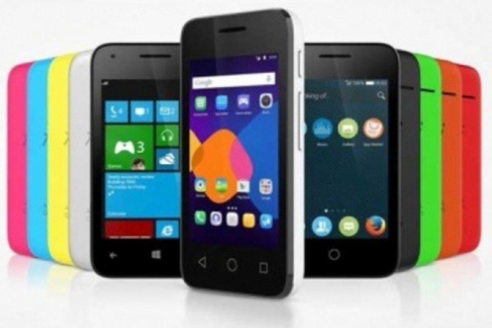 Alcatel apresenta celular com três opções de sistema operacional