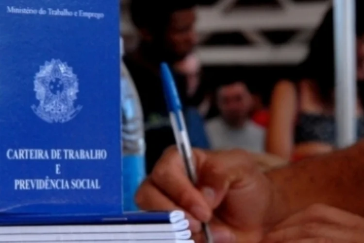 carteira de trabalho (Agência Brasil)