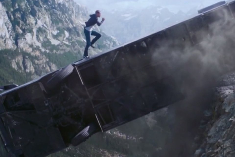 Primeiro trailer de Velozes e Furiosos 7 tem ação alucinante e últimas cenas de Paul Walker