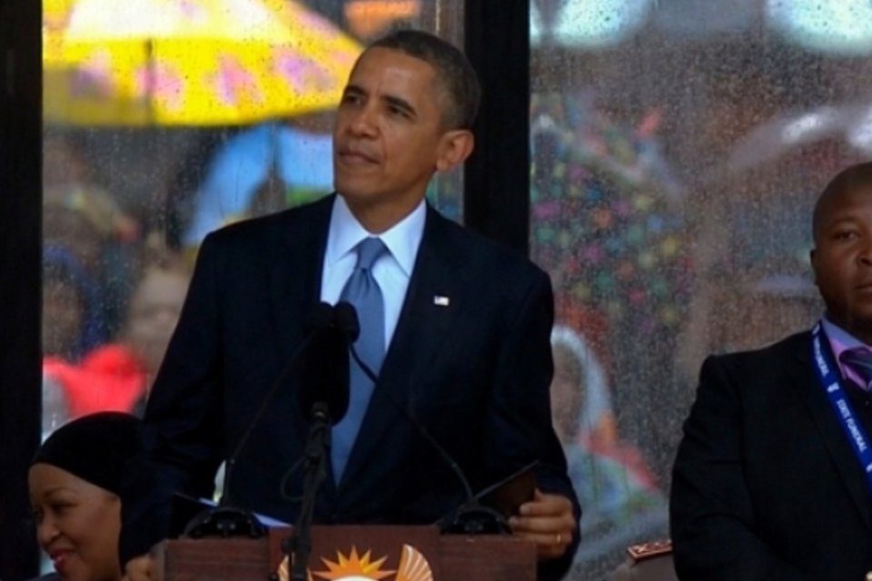 Intérprete esquizofrênico do funeral de Mandela já foi acusado de estupro e assassinato