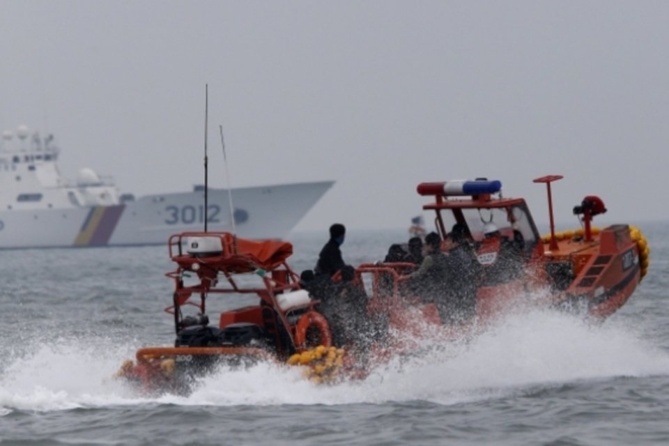 Confirmadas mais de 100 mortes em naufrágio na Coreia do Sul