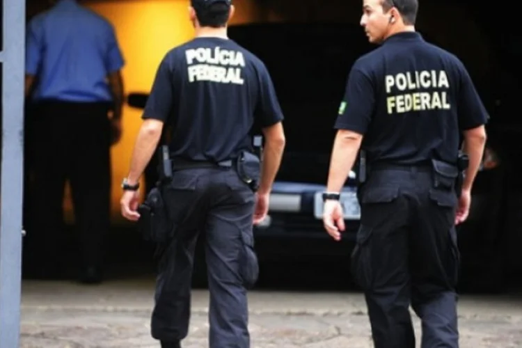 
	Pol&iacute;cia Federal: PF intimou Luiz Claudio Lula da Silva na noite da &uacute;ltima ter&ccedil;a-feira
 (Abril)