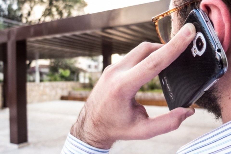 Base de linhas celulares no Brasil cresce 3,55% em 2014