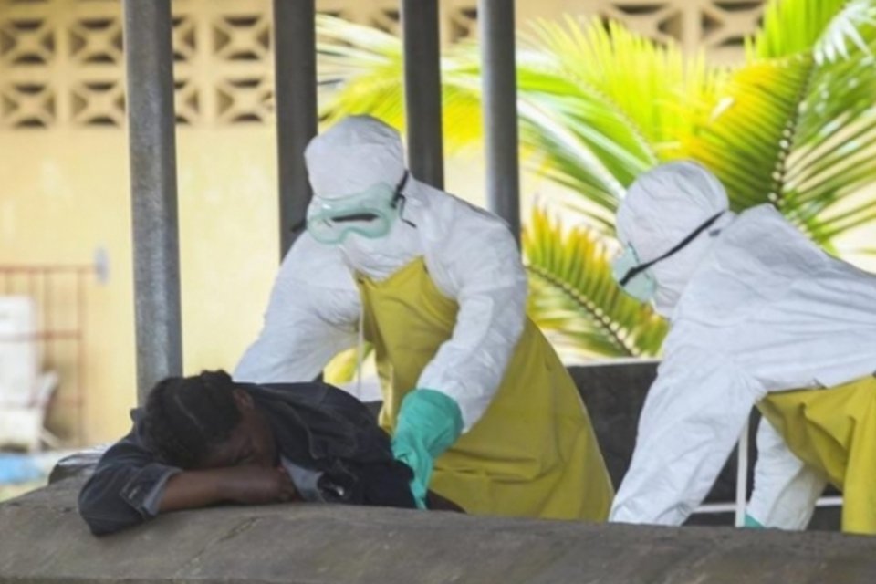Rápida transmissão do ebola na África mata 84 pessoas em três dias