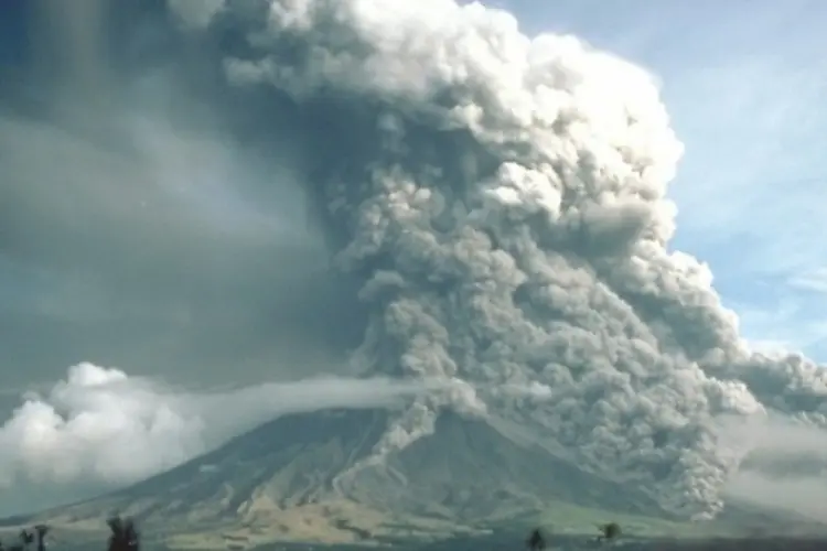 Vulcão Mayon (Wikimedia Commons)