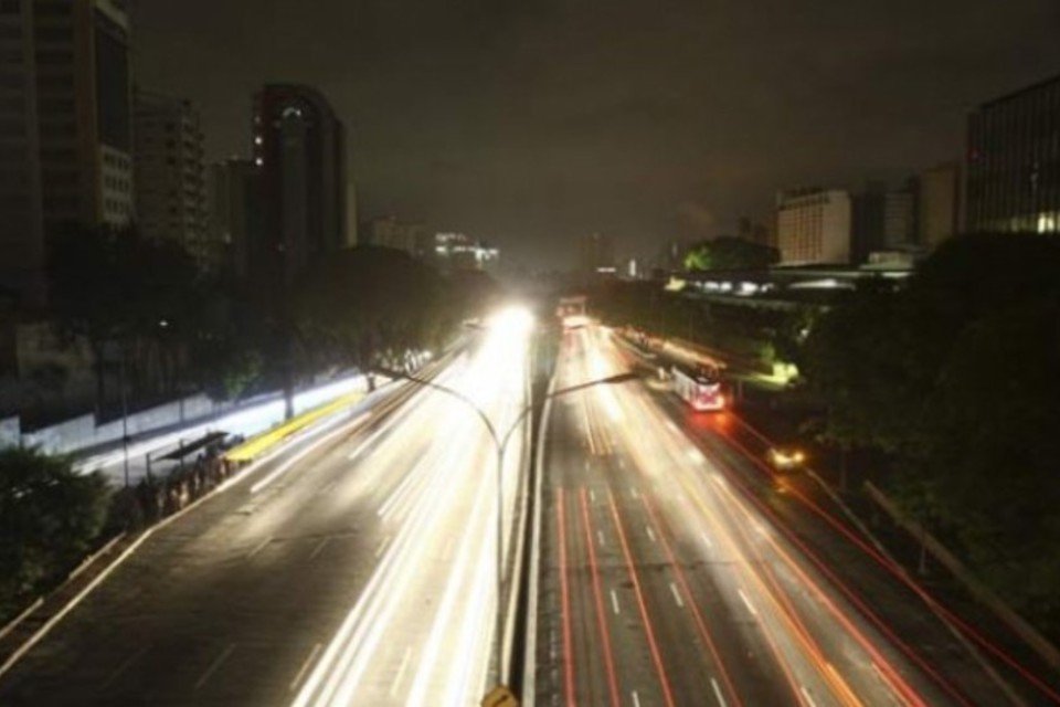 Apagão atinge Grande São Paulo na madrugada