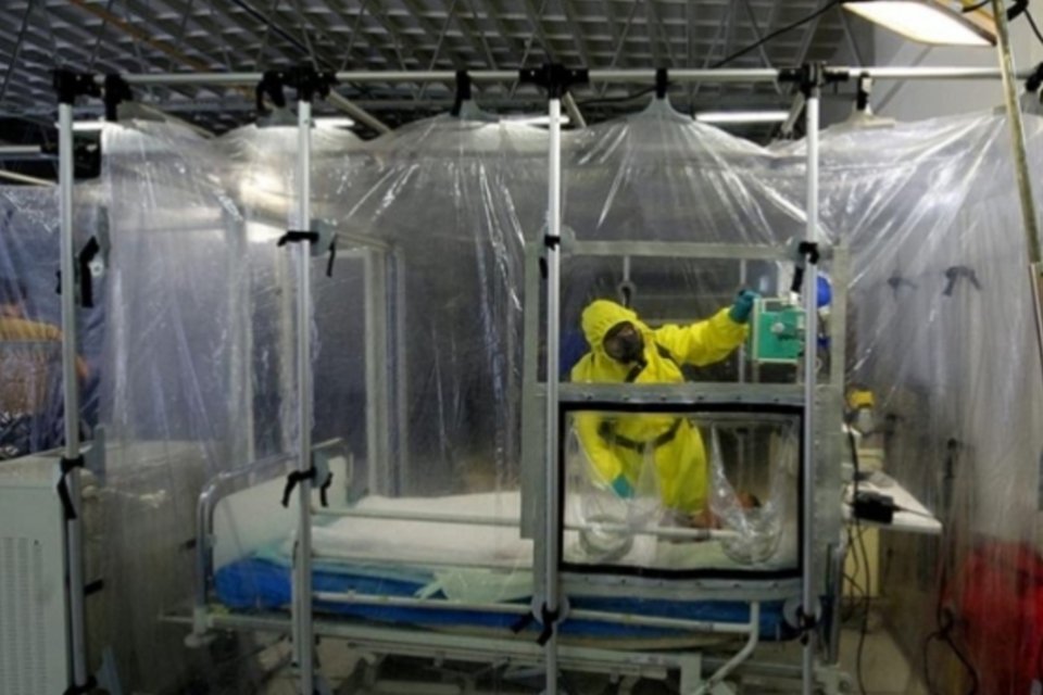 Número de mortos por Ebola na África chega a 932, afirma OMS