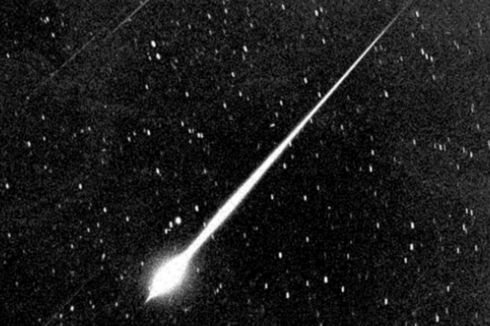 NASA registra rara explosão de cometa