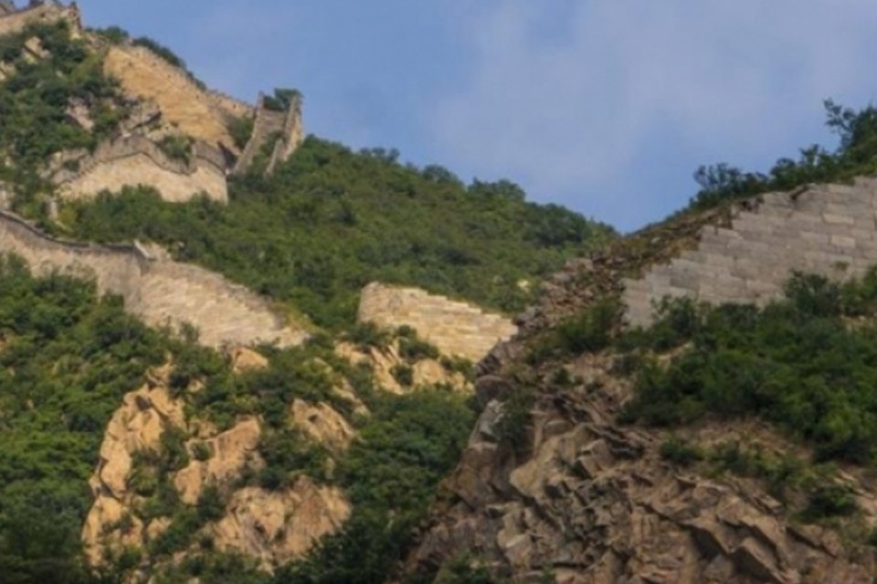 Arqueólogos encontram três lances da Muralha da China no noroeste chinês