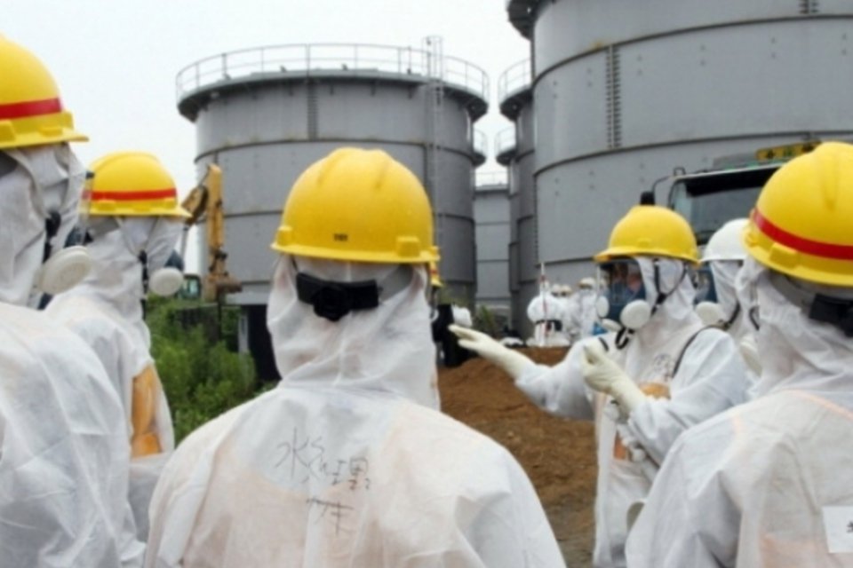 Operários da usina de Fukushima são atingidos por radiação