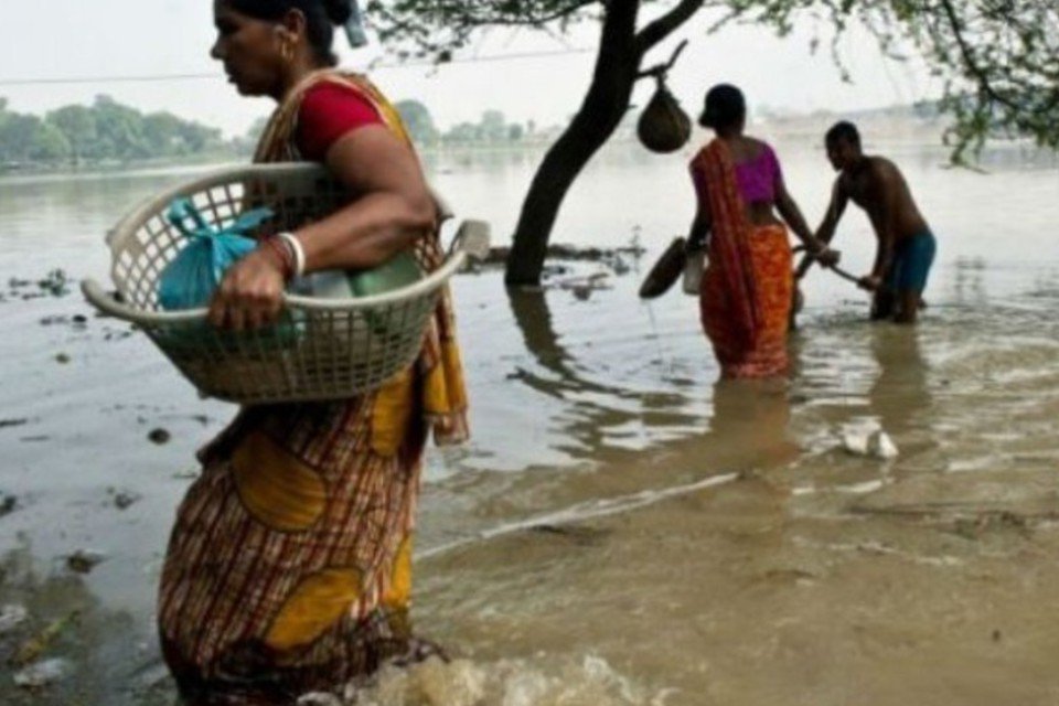 Chuvas deixam 120 mortos e milhares de desaperecidos na Índia