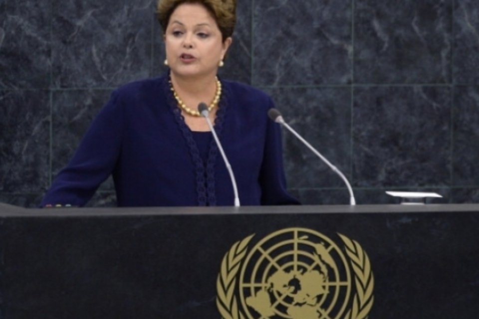 Dilma diz que relações com os EUA "ultrapassam" a espionagem