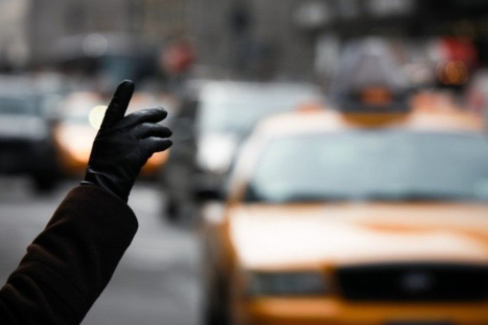 Bairros paulistanos com bares e baladas lideram pedidos de táxi no celular