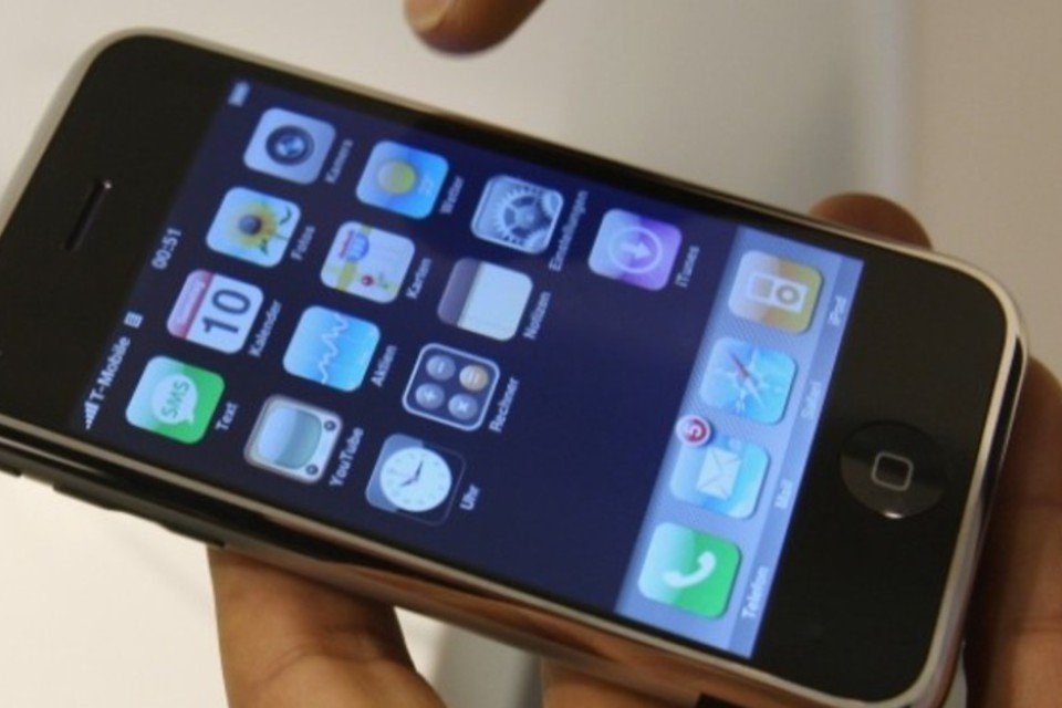 Jovem chinesa morre eletrocutada após atender iPhone